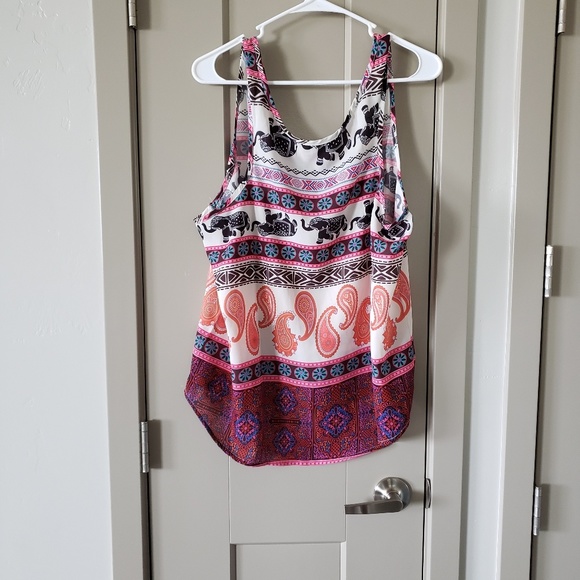 Beautiful tribal design tank top! NWOT! - Picture 1 of 3